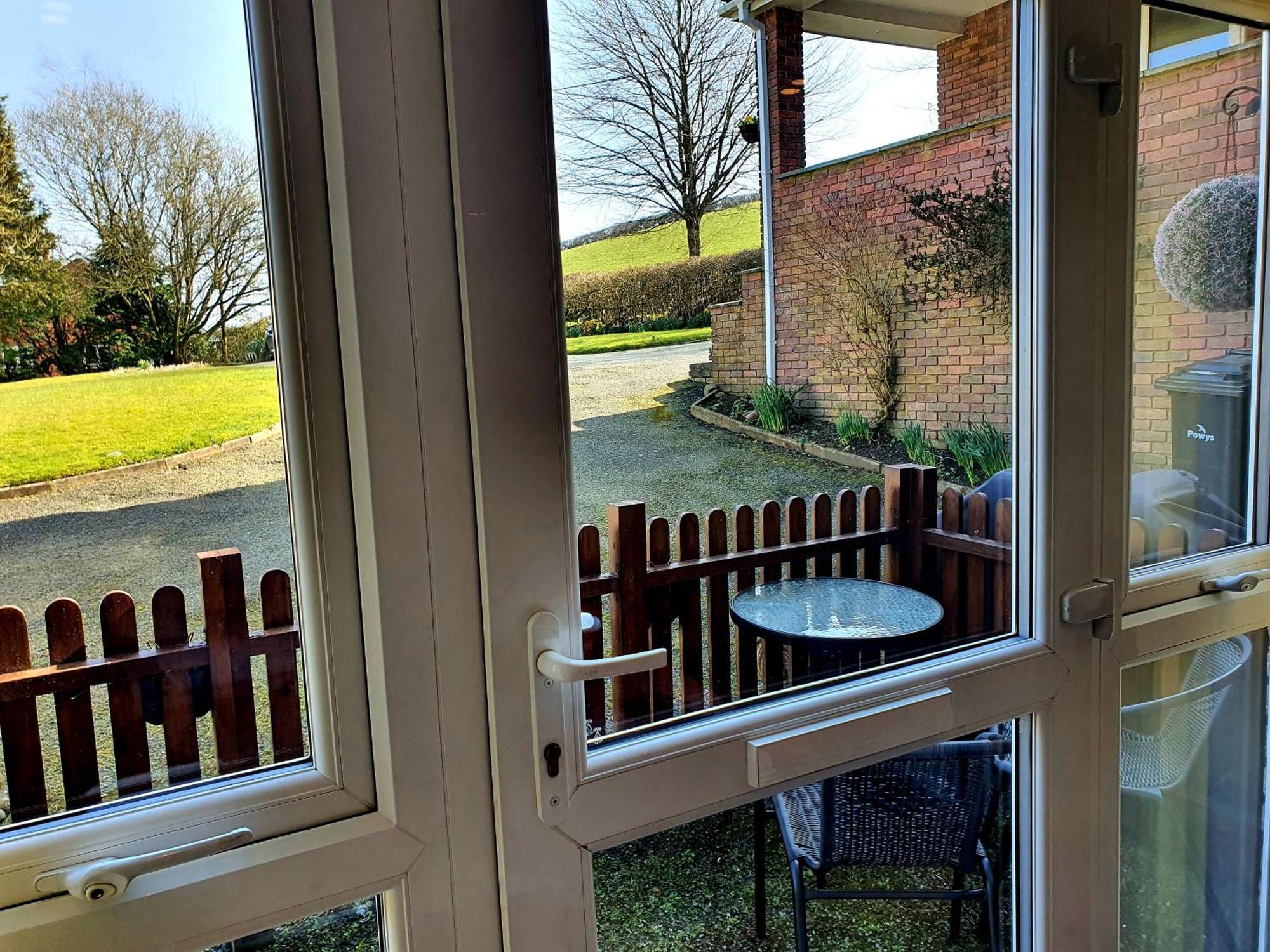 Idyllic 2 Bedroom Self-Contained Upsidedown Annexe Llandrindod Wells Exterior foto